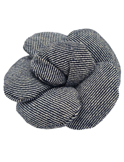 Broche camélia CHANEL en coton bleu