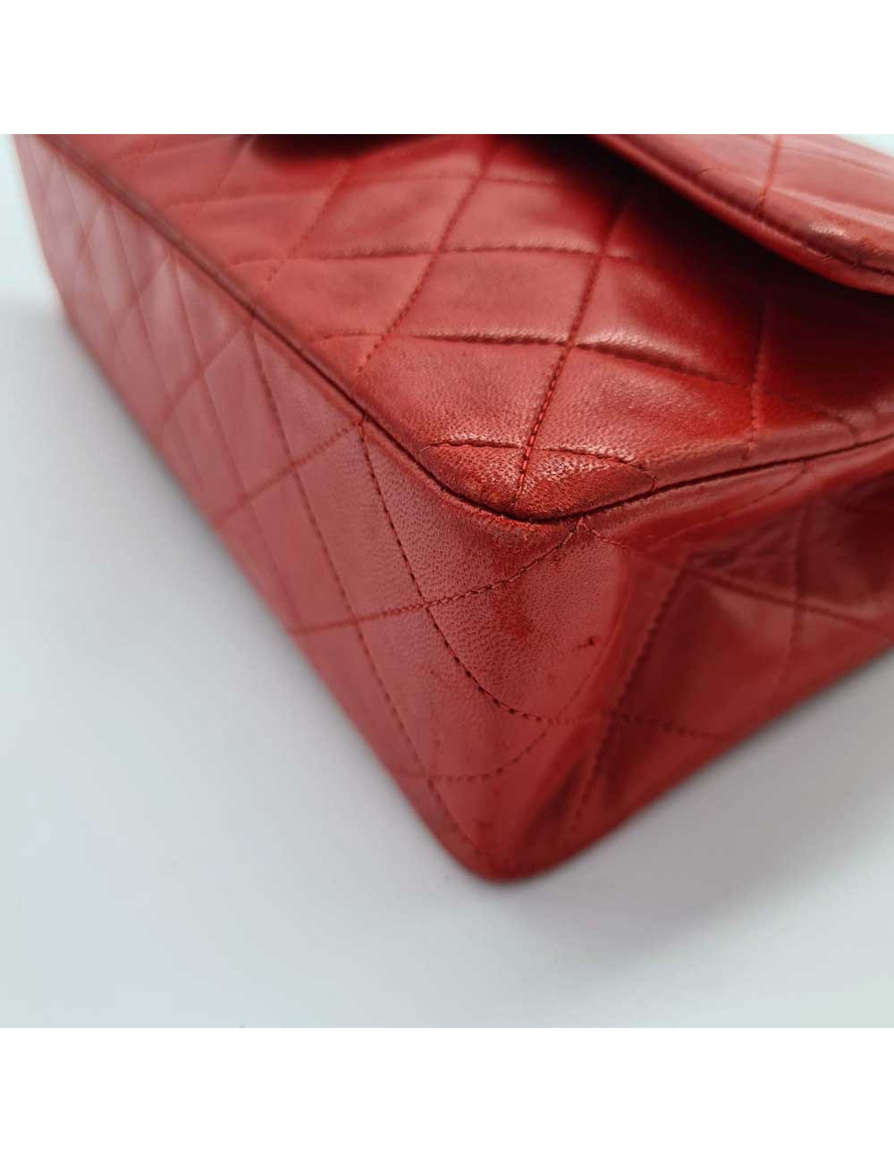 Timeless CHANEL rouge en cuir d'agneau