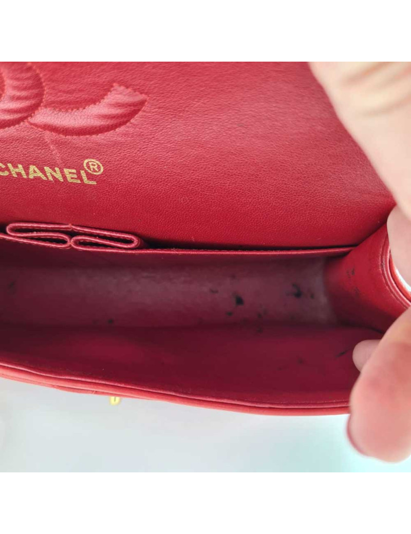 Timeless CHANEL rouge en cuir d'agneau