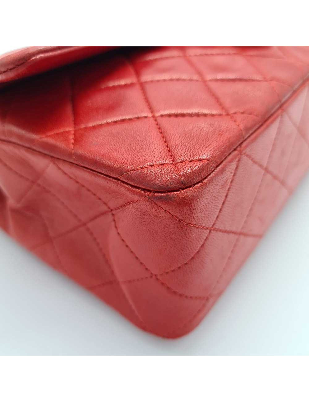 Timeless CHANEL rouge en cuir d'agneau