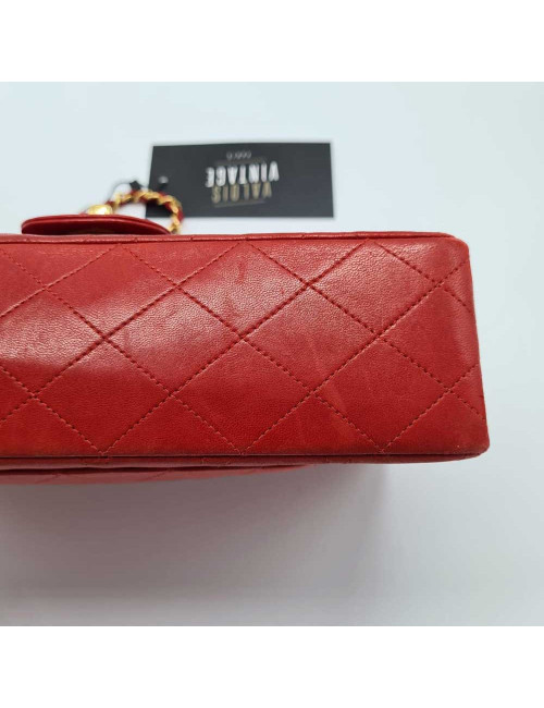 Timeless CHANEL rouge en cuir d'agneau