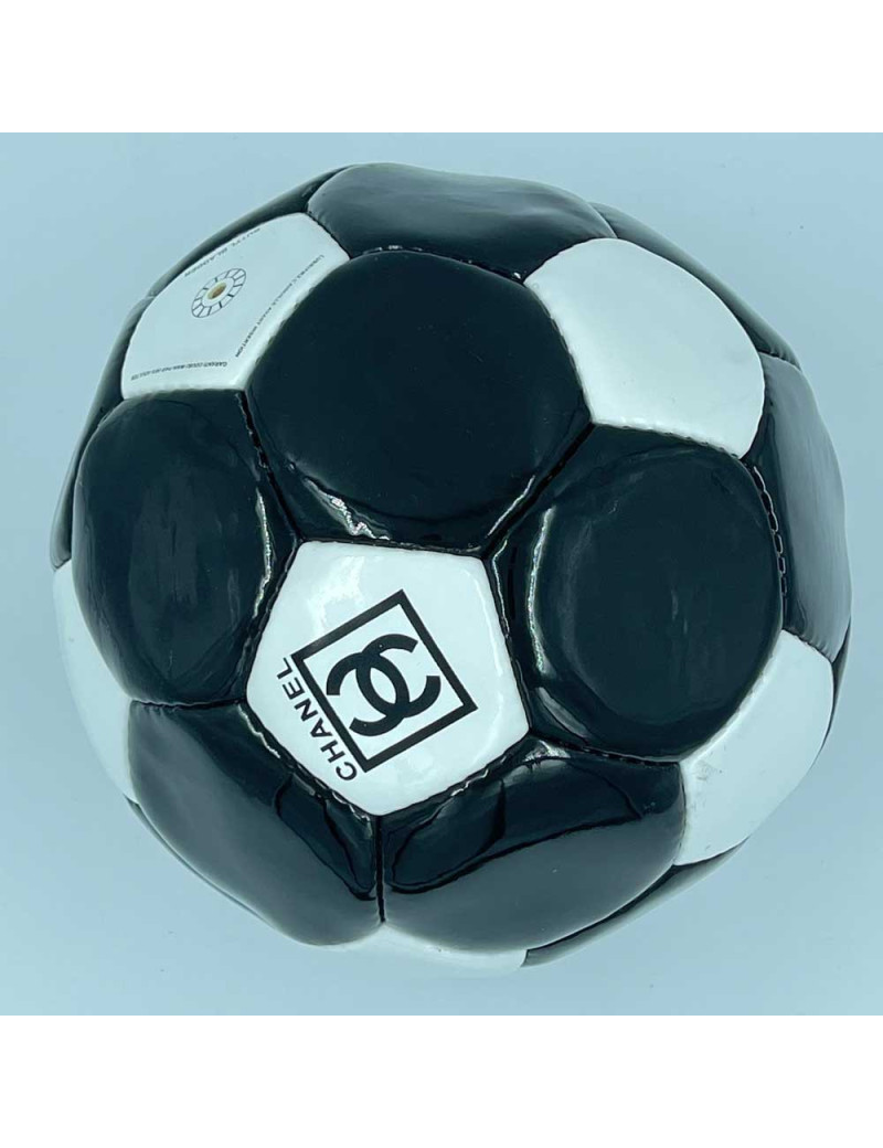 Ballon verni CHANEL noir CC
