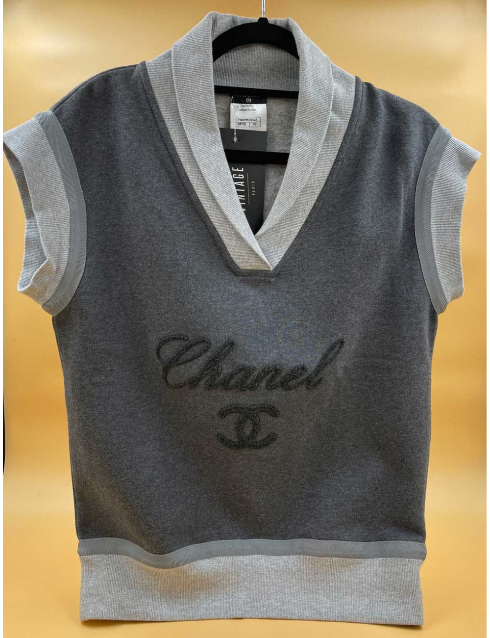 Top CHANEL gris 