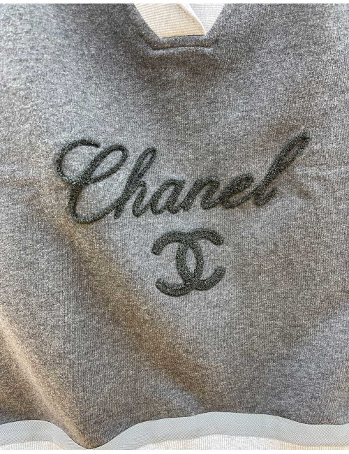 Sweat CHANEL gris sans manche