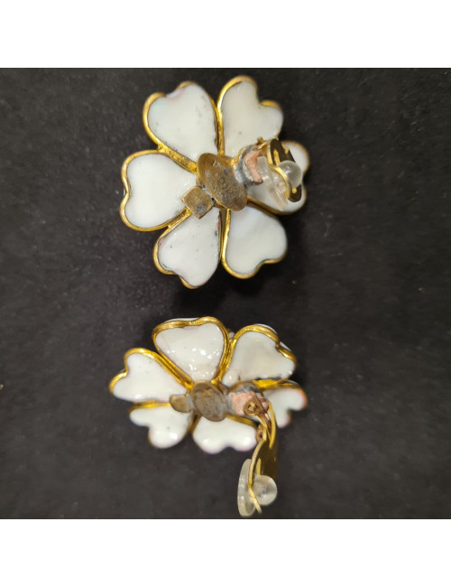 Boucles d'oreille CHANEL pâte de verre blanc