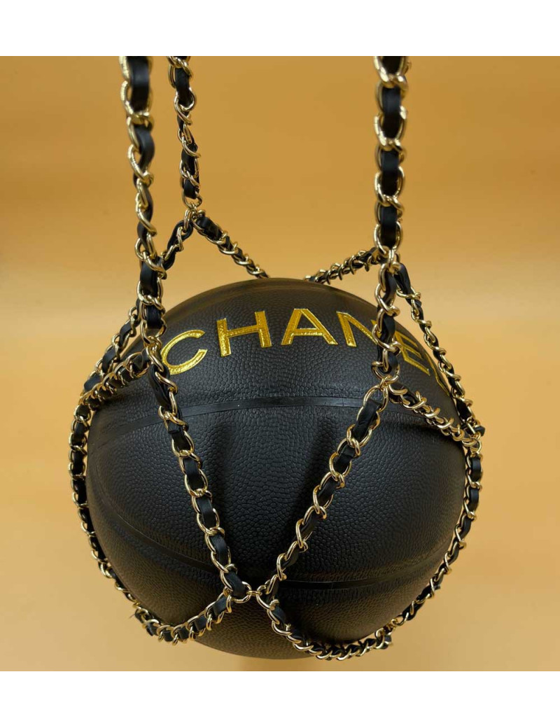 Ballon Chanel avec ses chaînes