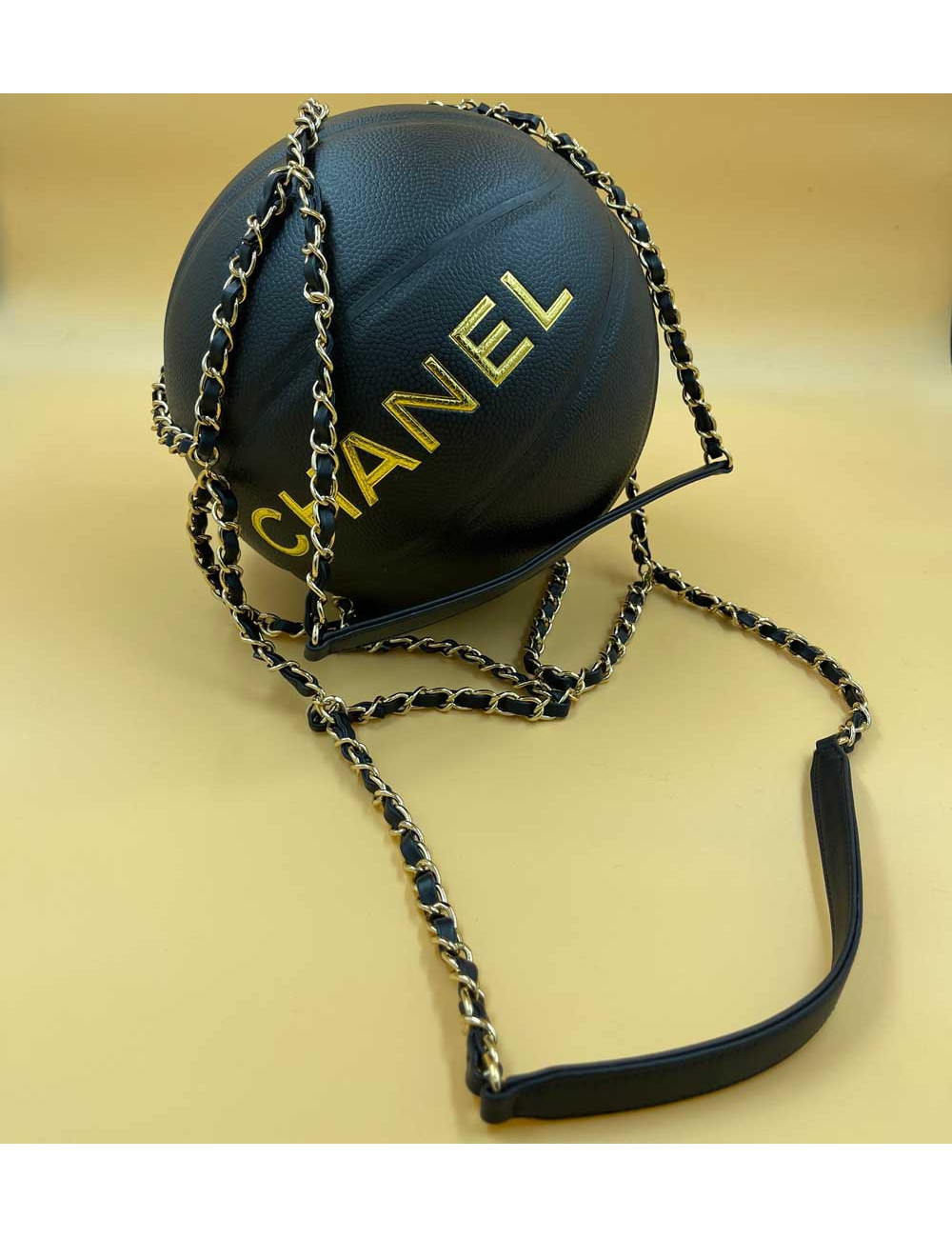 CHANEL Black BasketBall with its Chain in Leather and Metal