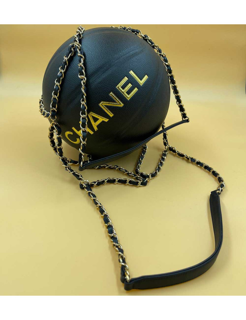 Ballon Chanel avec ses chaînes