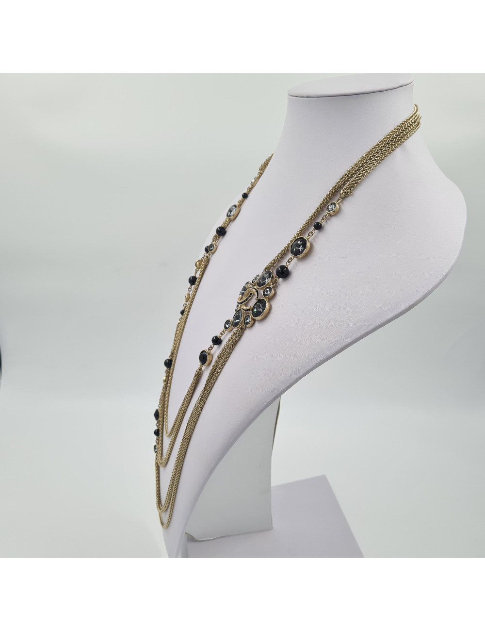 Sautoir CHANEL métal doré, perles et brillants noirs