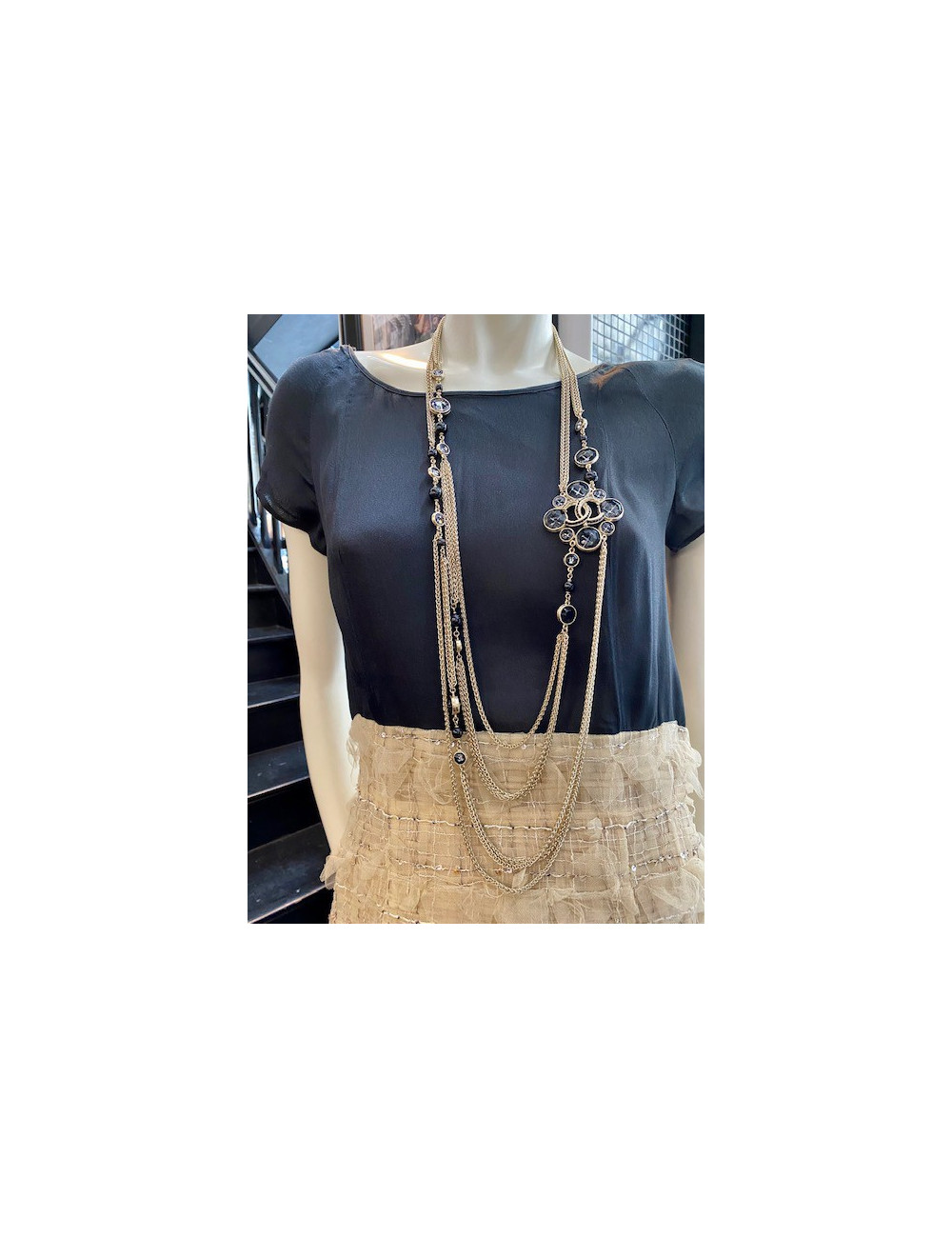 Sautoir CHANEL métal doré, perles et brillants noirs