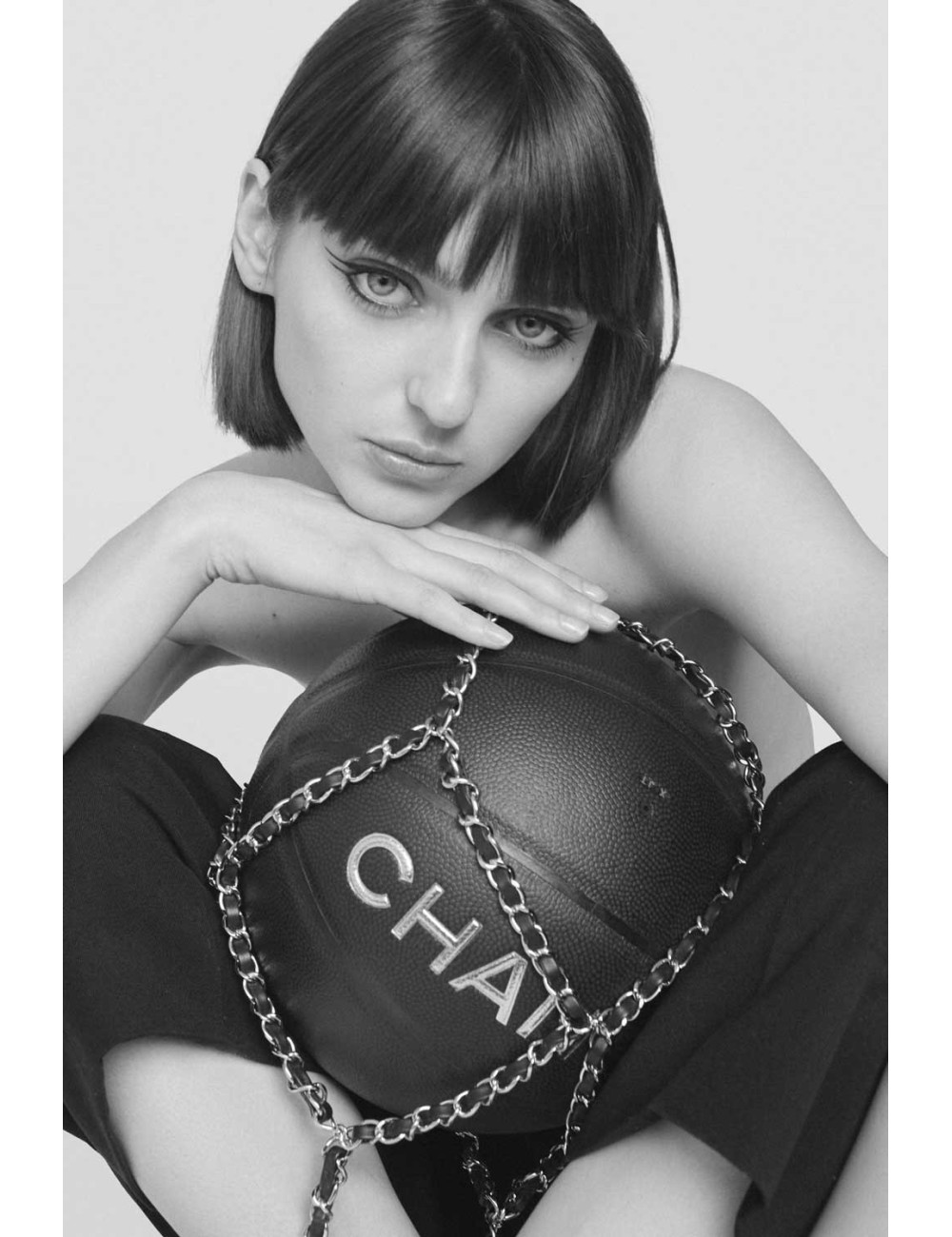 CHANEL Black BasketBall with its Chain in Leather and Metal