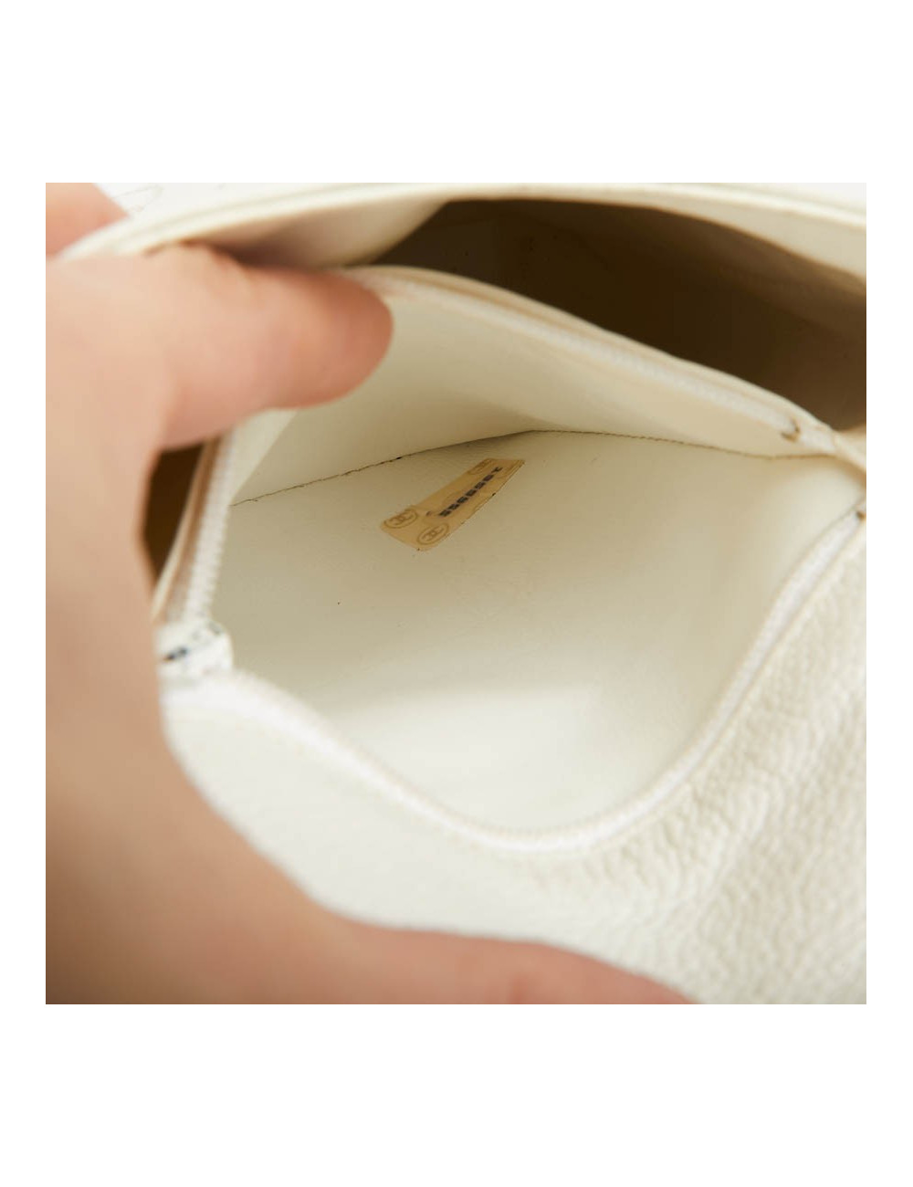 CHANEL Vintage Clutch bag in Grained White Leather