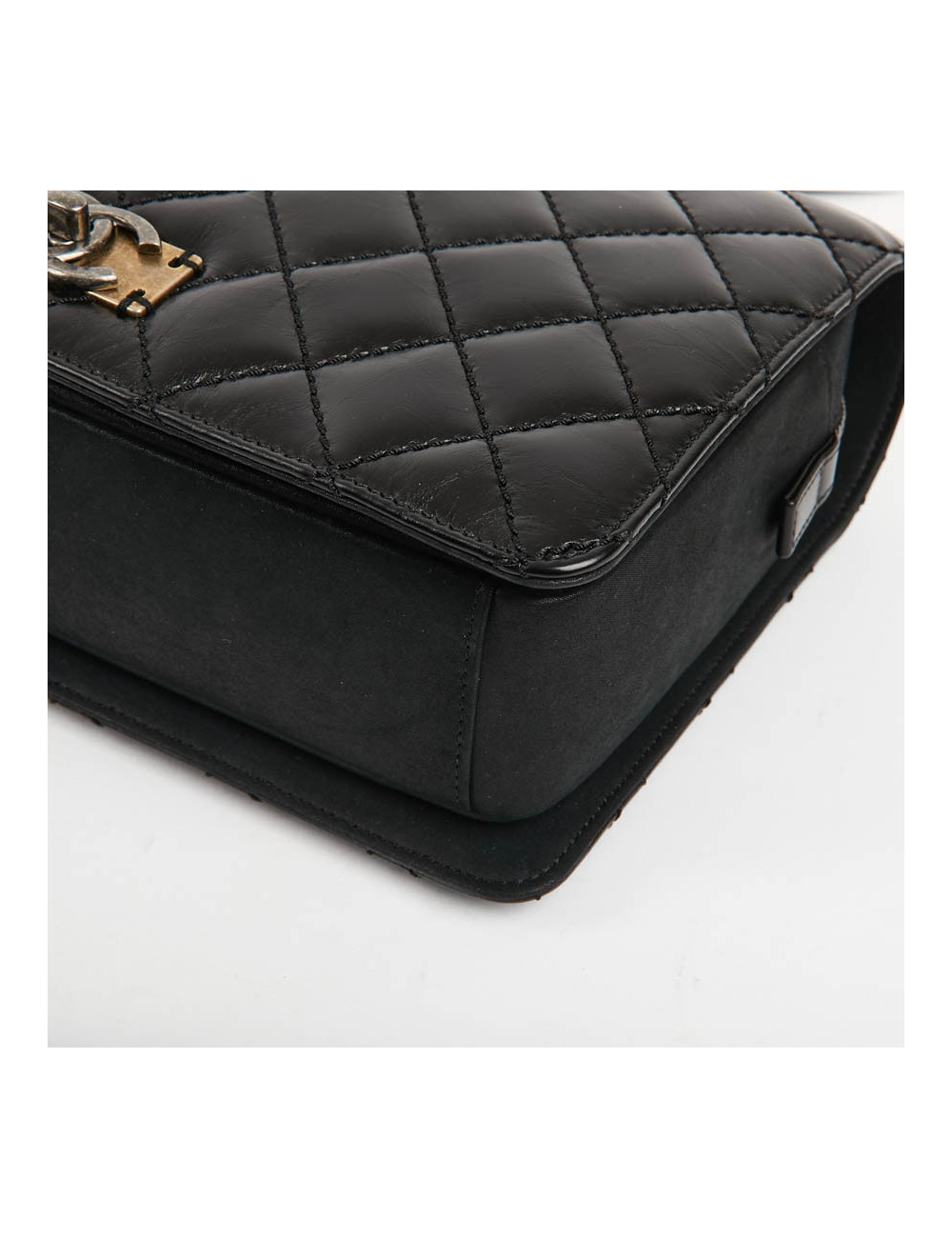 Sac CHANEL cuir vieilli et suède noir