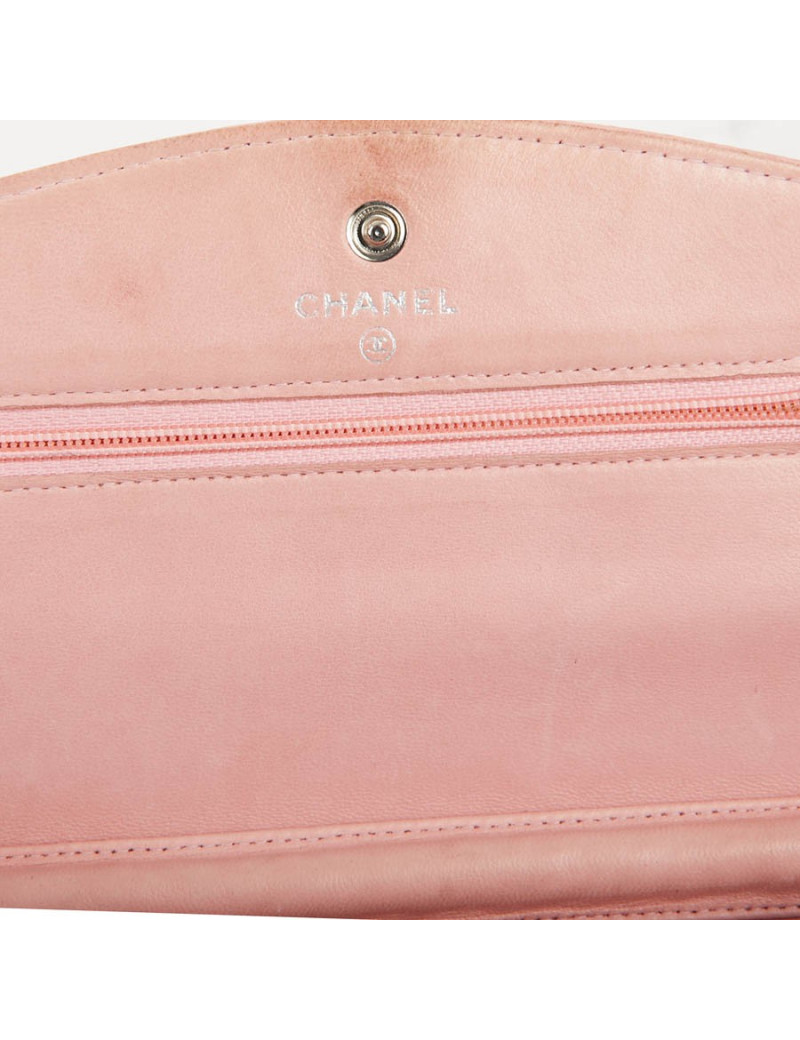 CHANEL Wallet on Chain in Grained Pink Leather