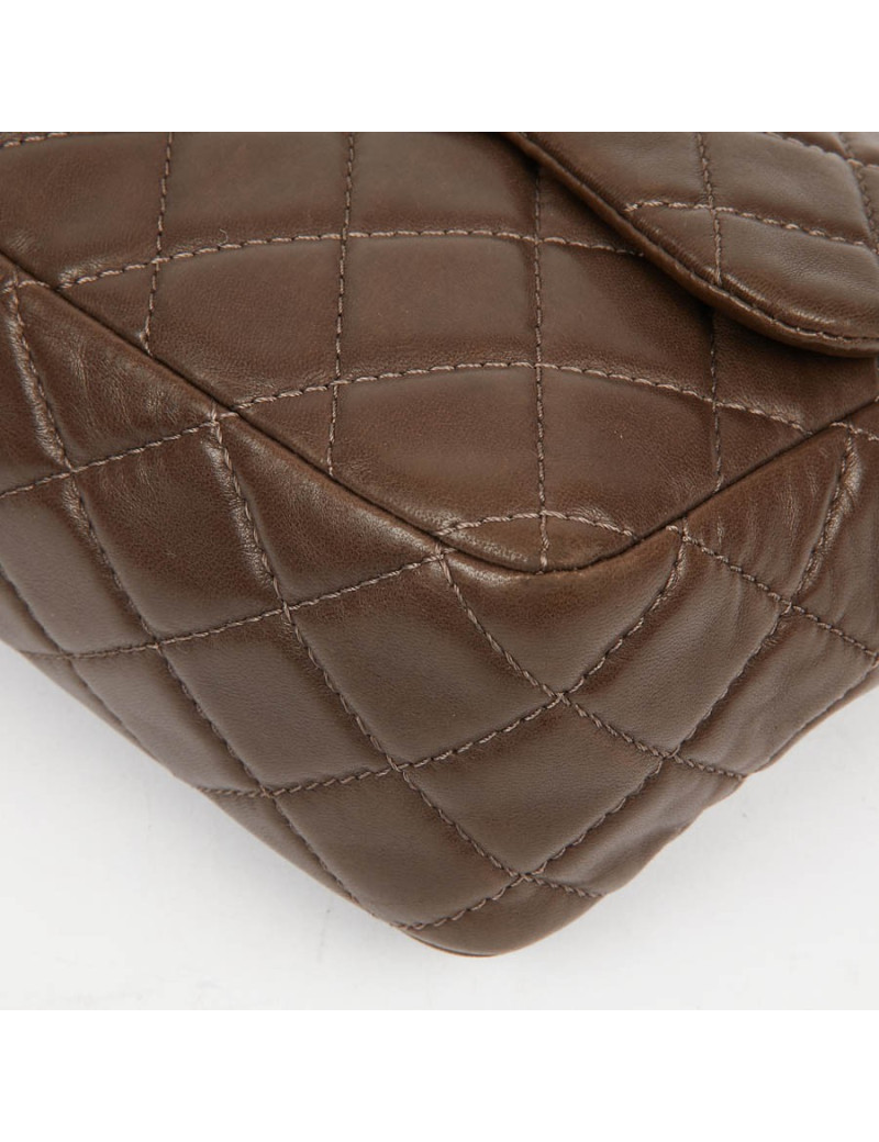 Grand sac CHANEL en cuir d'agneau lisse marron