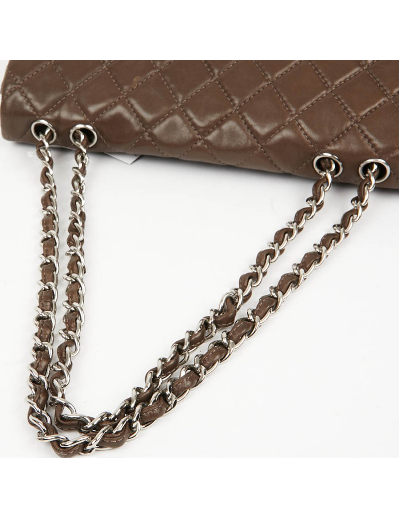 Grand sac CHANEL en cuir d'agneau lisse marron