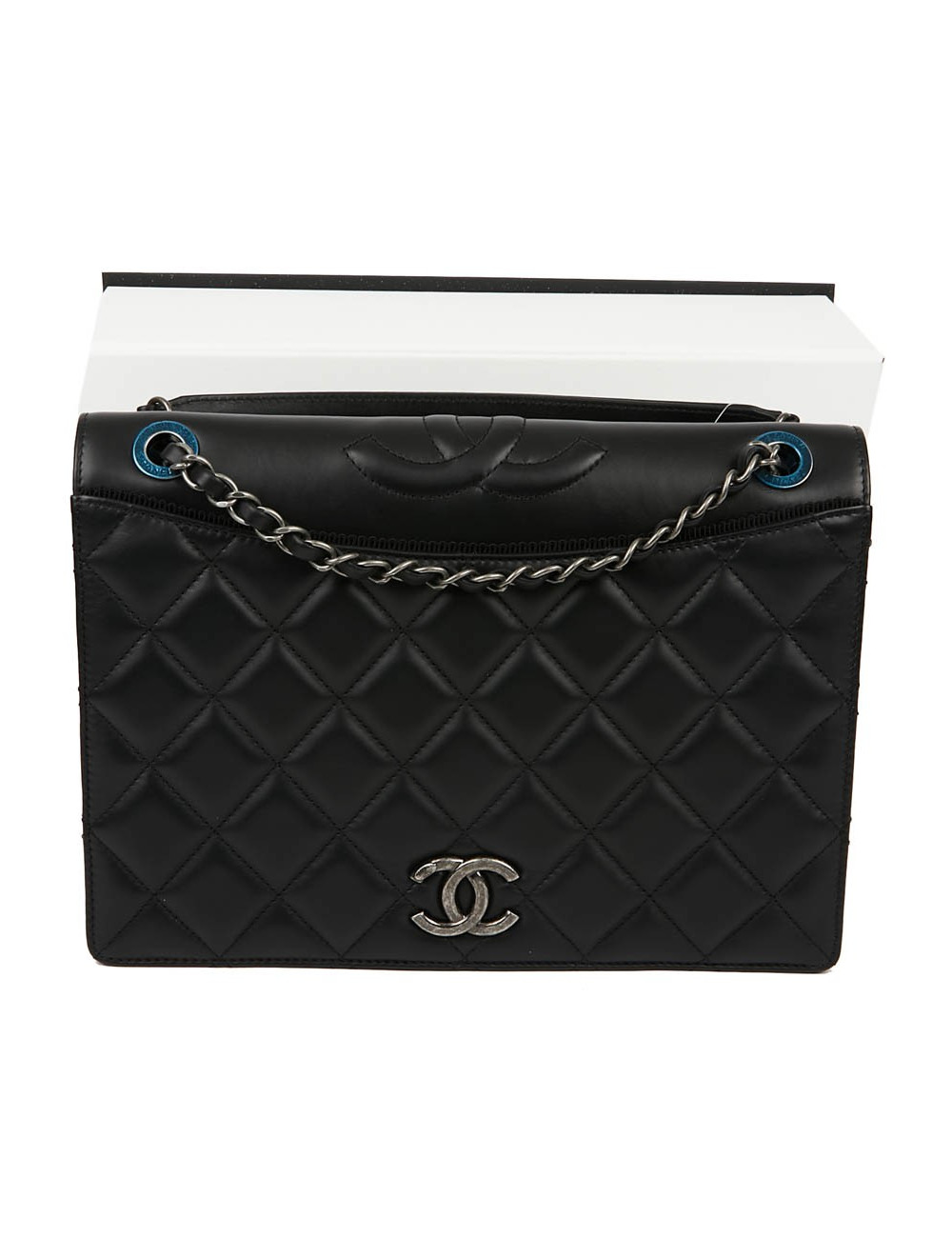 Sac en cuir d'agneau noir embossé CHANEL