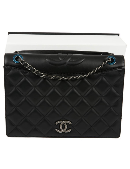 Sac en cuir d'agneau noir embossé CHANEL