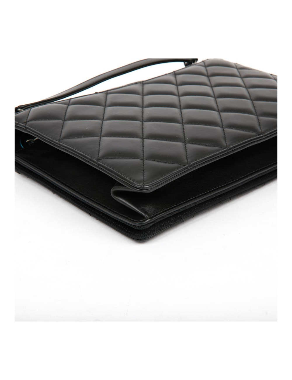 Sac en cuir d'agneau noir embossé CHANEL