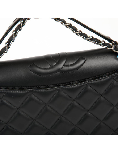Sac en cuir d'agneau noir embossé CHANEL