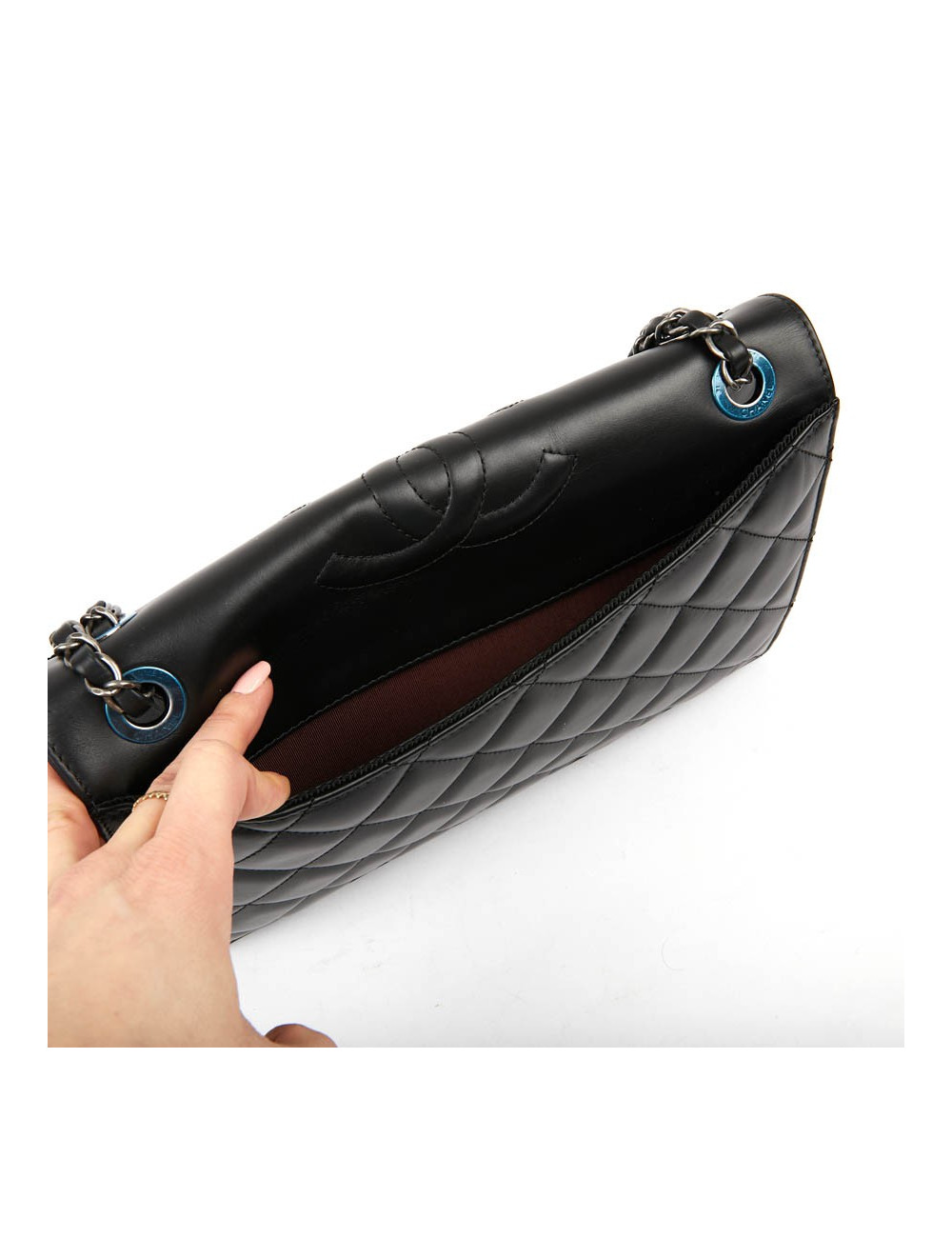 Sac en cuir d'agneau noir embossé CHANEL