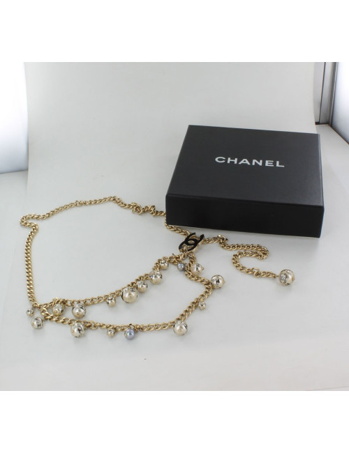Ceinture/ sautoir CHANEL en métal doré orné de perles nacrées 
