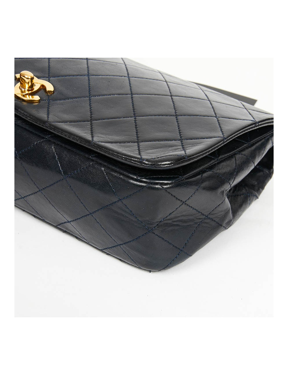 Sac CHANEL vintage bleu marine en cuir d'agneau