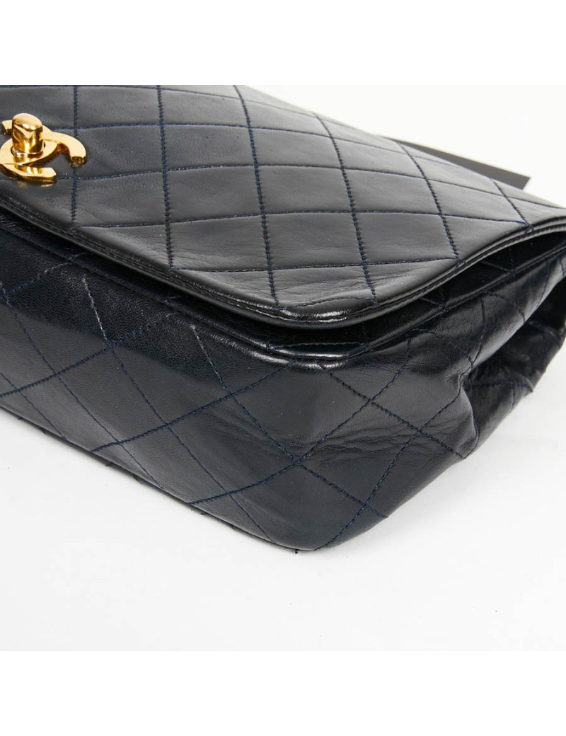 Sac CHANEL vintage bleu marine en cuir d'agneau