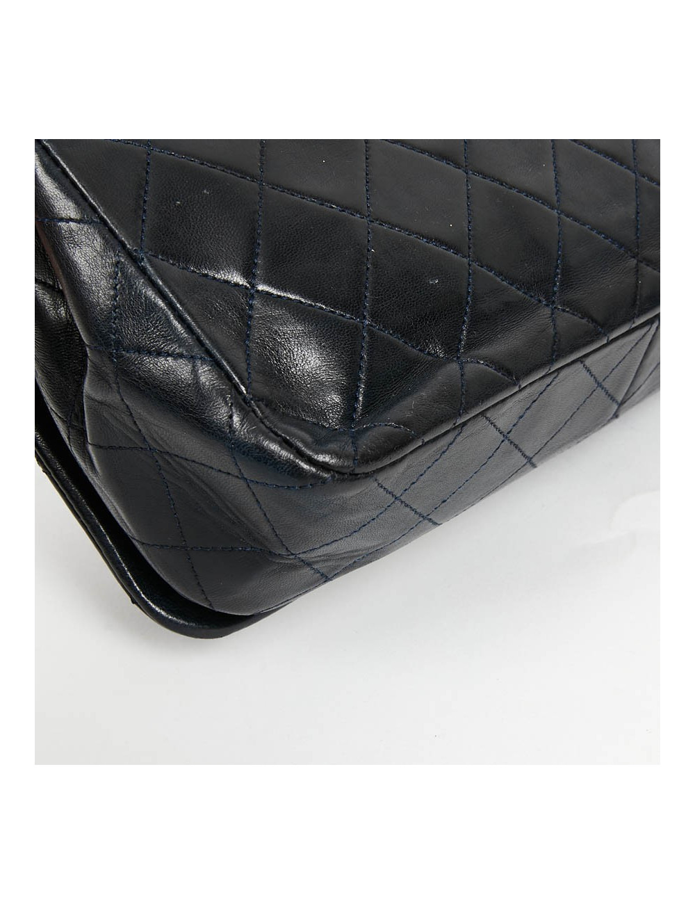 Sac CHANEL vintage bleu marine en cuir d'agneau