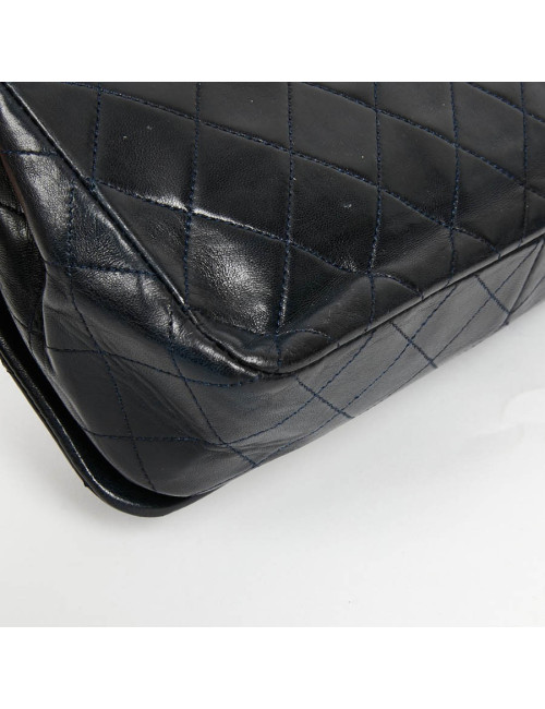 CHANEL Vintage Navy Blue Lambskin Bag - Second hand bag certified