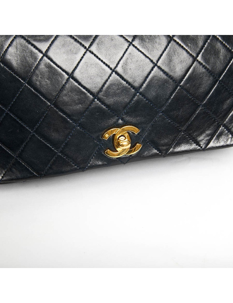 Sac CHANEL vintage bleu marine en cuir d'agneau
