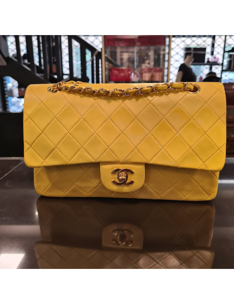 Sac jaune classique CHANEL cuir d'agneau matelassé