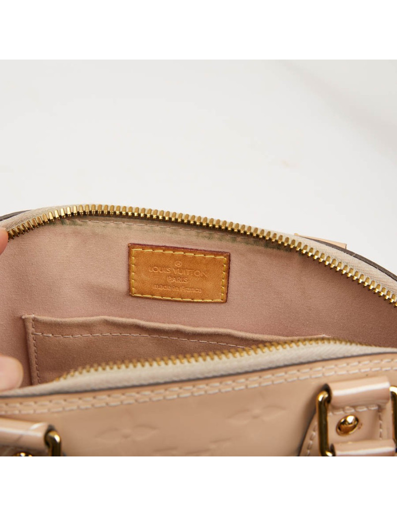 Sac LOUIS VUITTON Alma BB en cuir vernis rose poudré