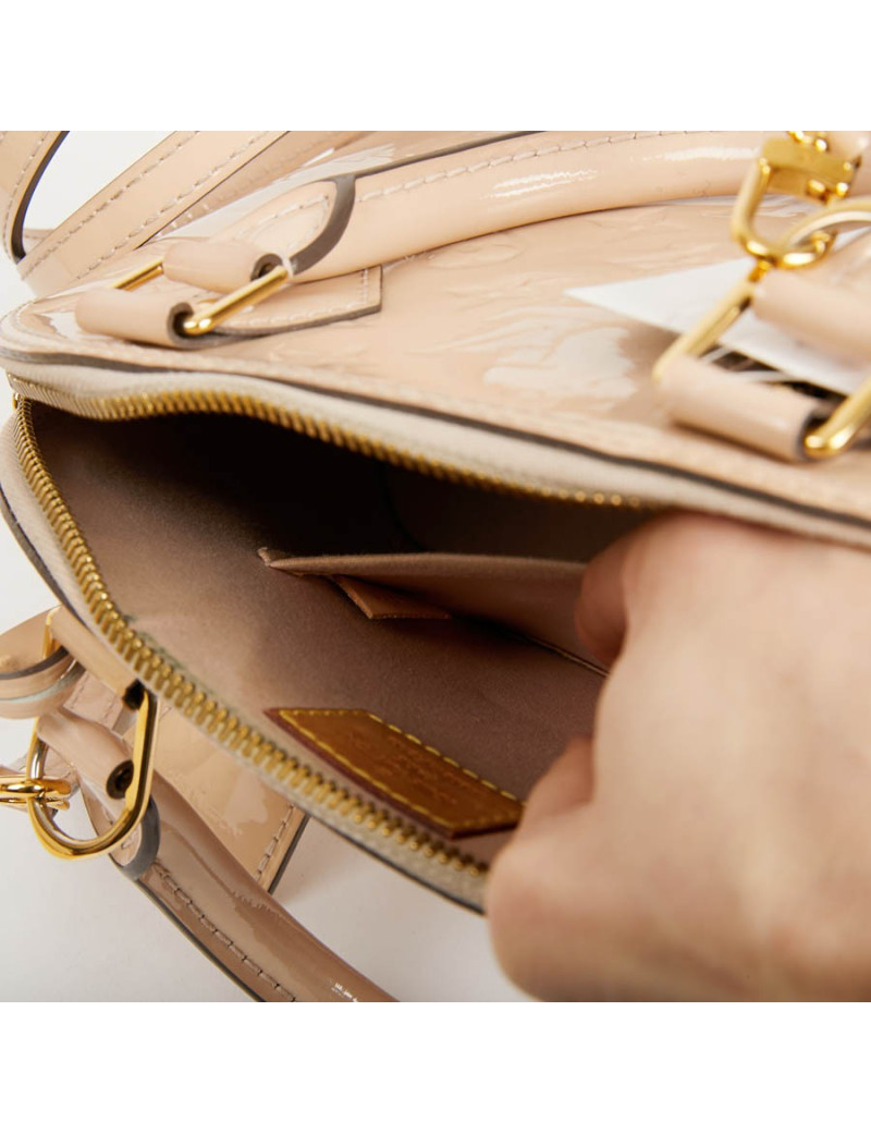 Sac LOUIS VUITTON Alma BB en cuir vernis rose poudré