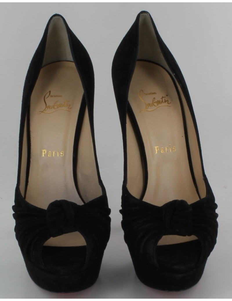 Escarpins LOUBOUTIN Taille 40,5 en daim