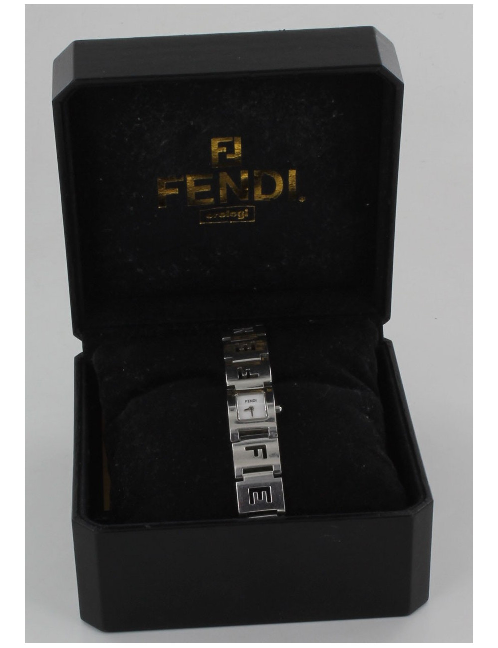 Montre FENDI femme en acier 