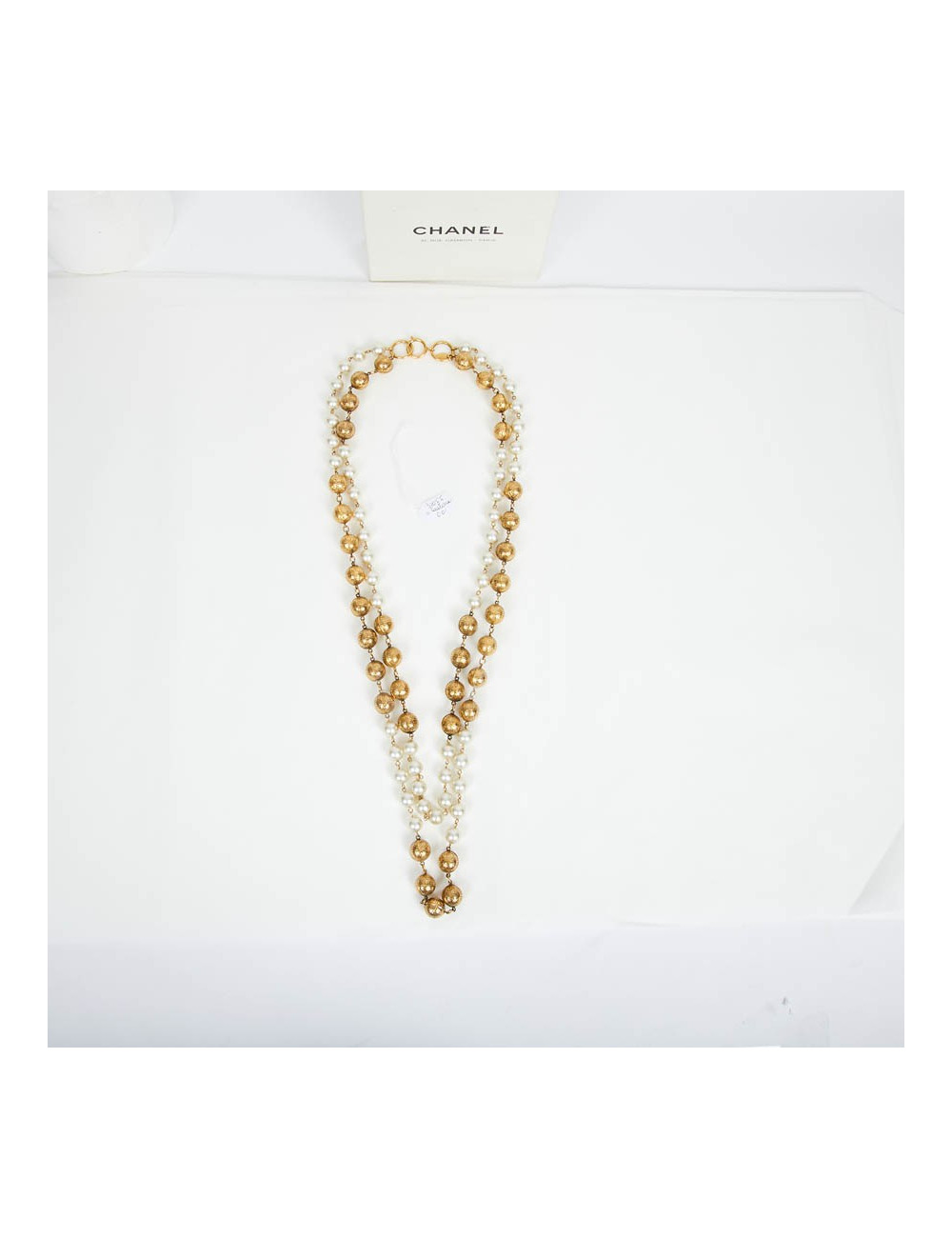 Sautoir CHANEL double rangs perles nacrées et métal