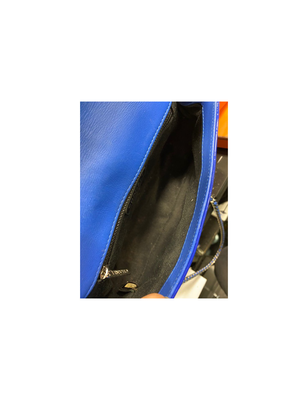 Timeless CHANEL cuir verni bleu