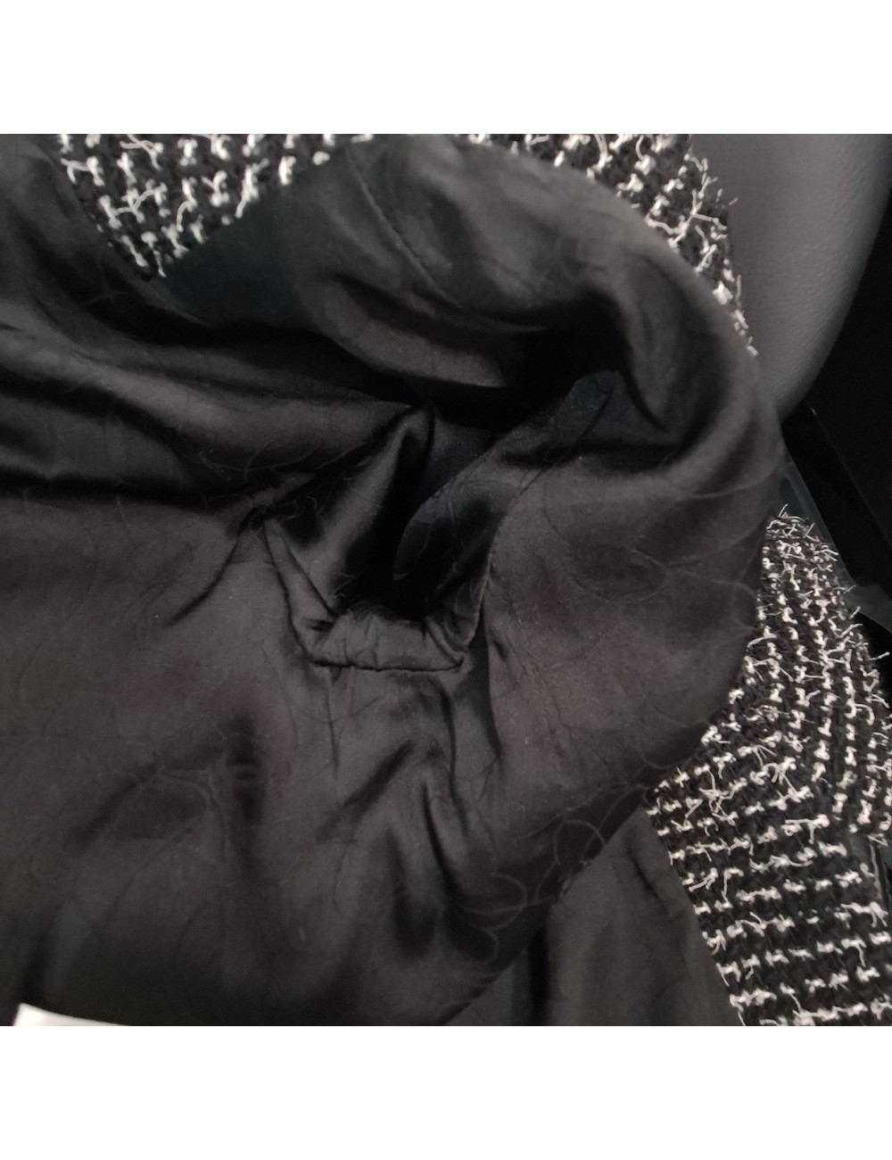 Veste T 36 CHANEL en tweed noir avec fil blanc