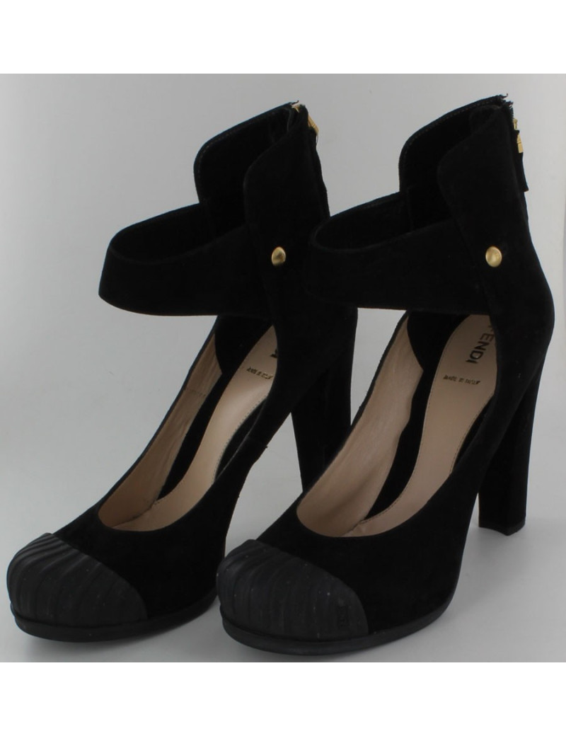 Bottines ouverte FENDI en daim noir semelles en gomme