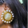 Boucles d'oreille clips CHANEL perle nacrée Vintage