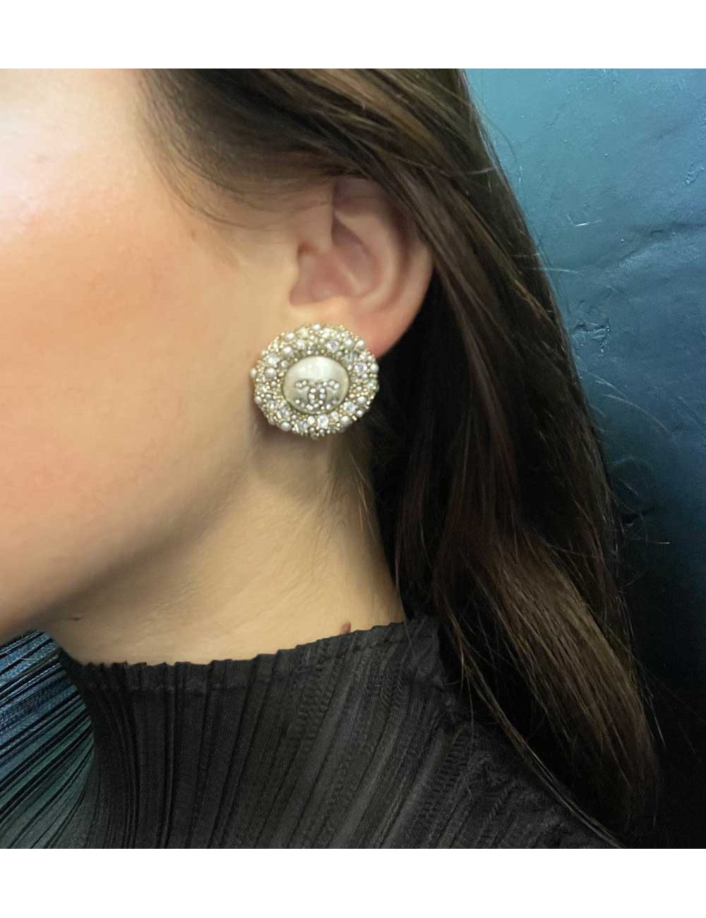 Clous CHANEL ronds strass et perle