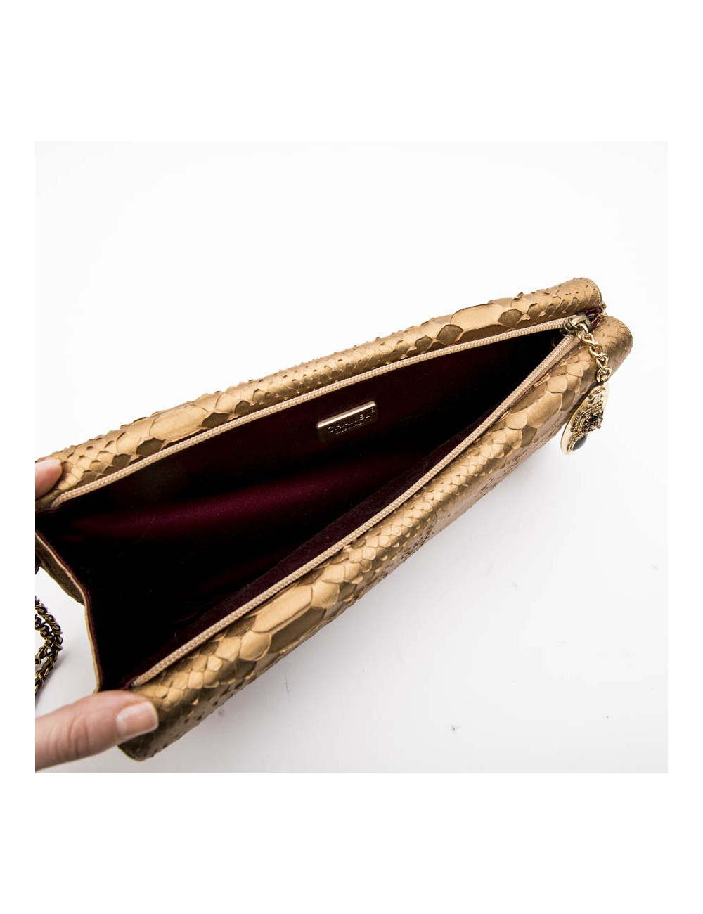 Pochette CHANEL en python or mat