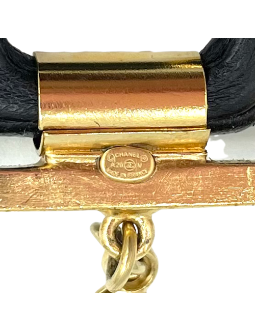 CHANEL Bracelet in Black Leather and Gilt Metal