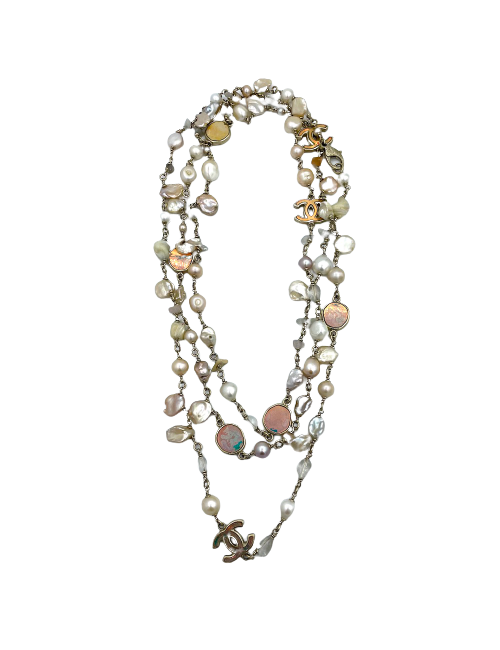 Sautoir CHANEL perles d'eau douce nacrees