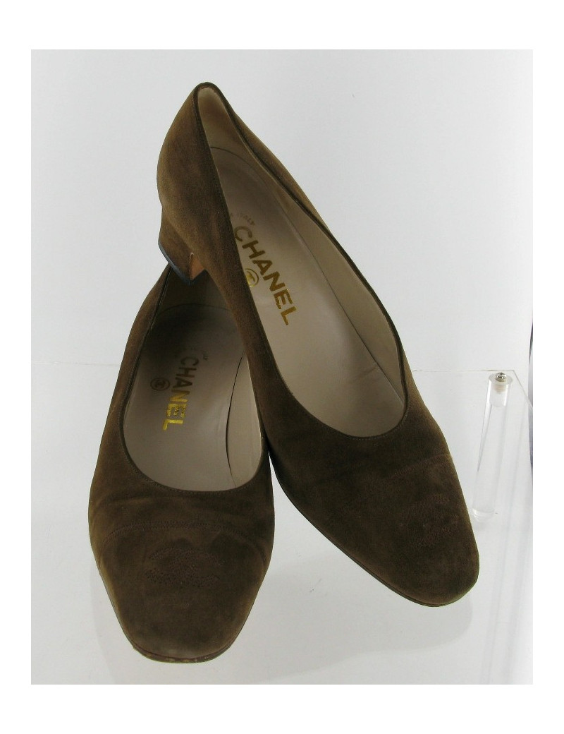 Brown suede CHANEL pumps