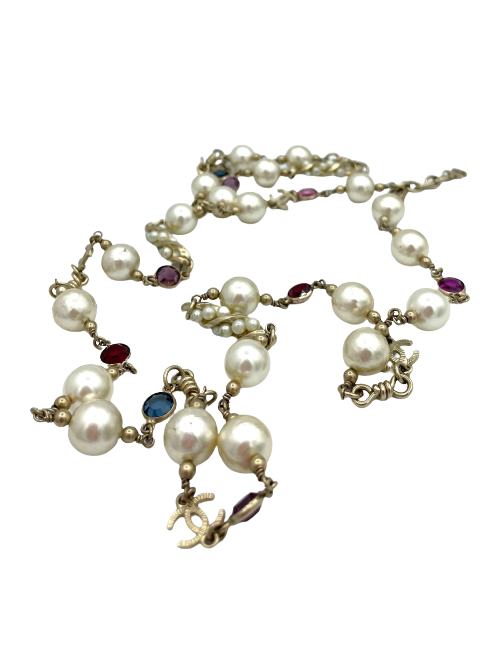 Sautoir CHANEL perles et cabochons