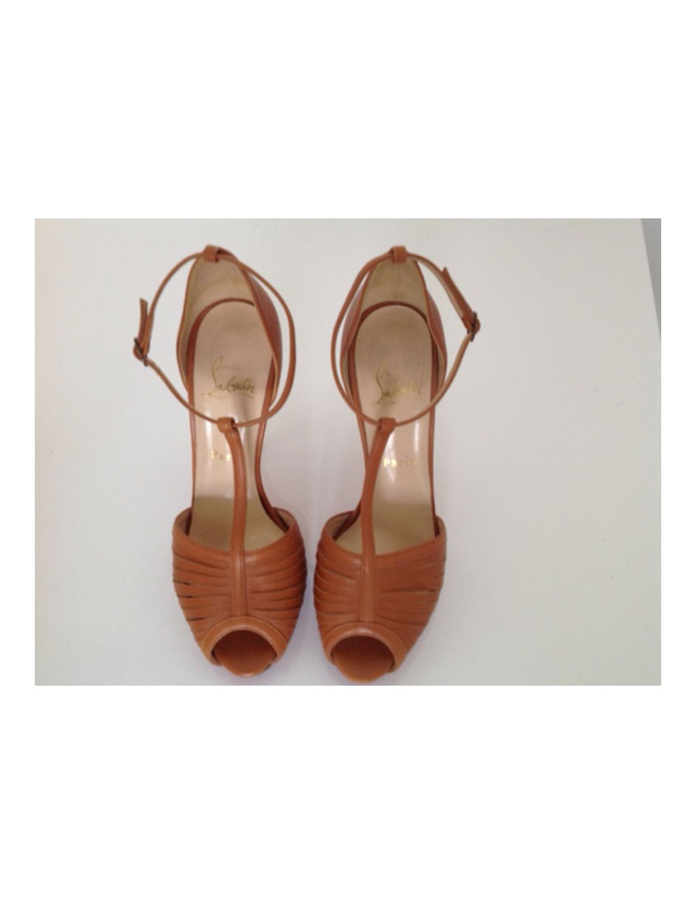 Sandales CHRISTIAN LOUBOUTIN T 38 cuir gold