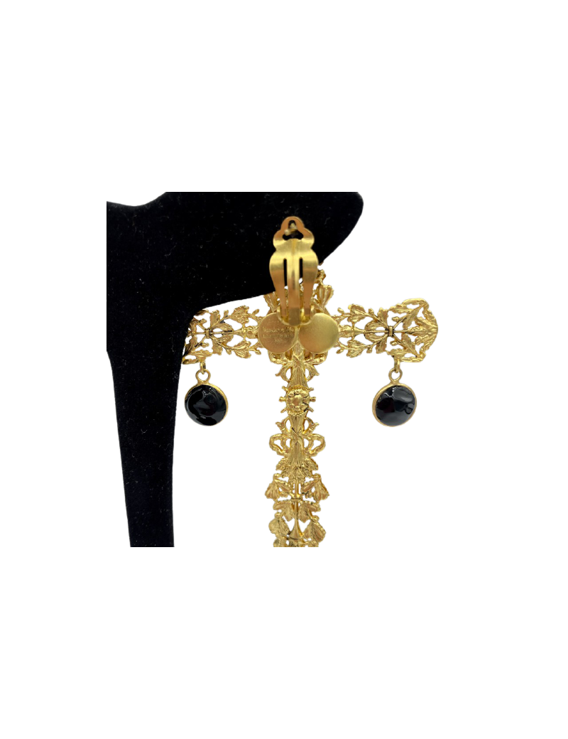 Clous croix pendantes MARGUERITE DE VALOIS noires 