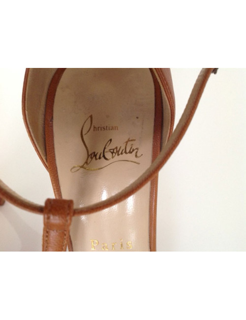 Sandales CHRISTIAN LOUBOUTIN T 38 cuir gold